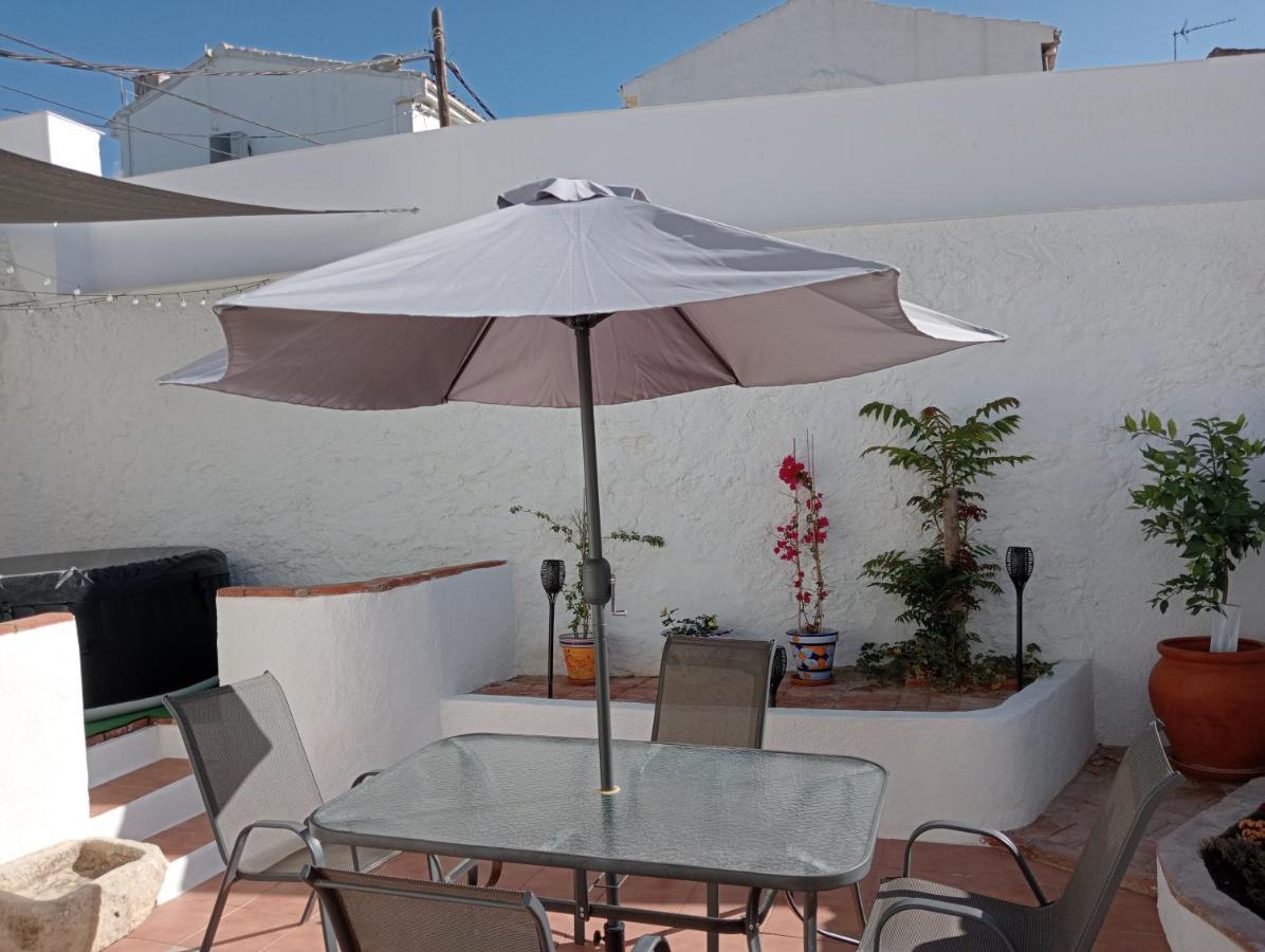 The Corner Terraza Apartment Alcaudete Luaran gambar